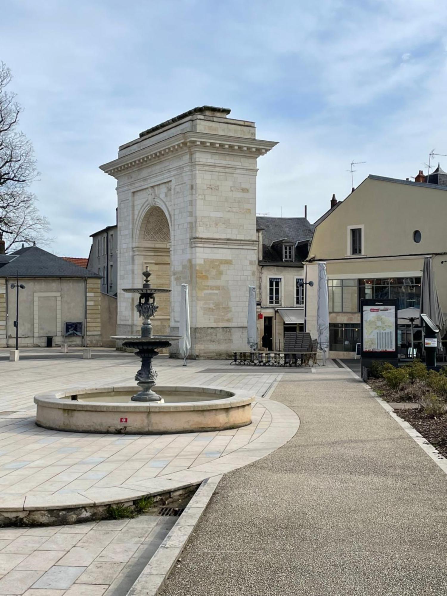 Hotel Des Ducs Nevers Exterior photo