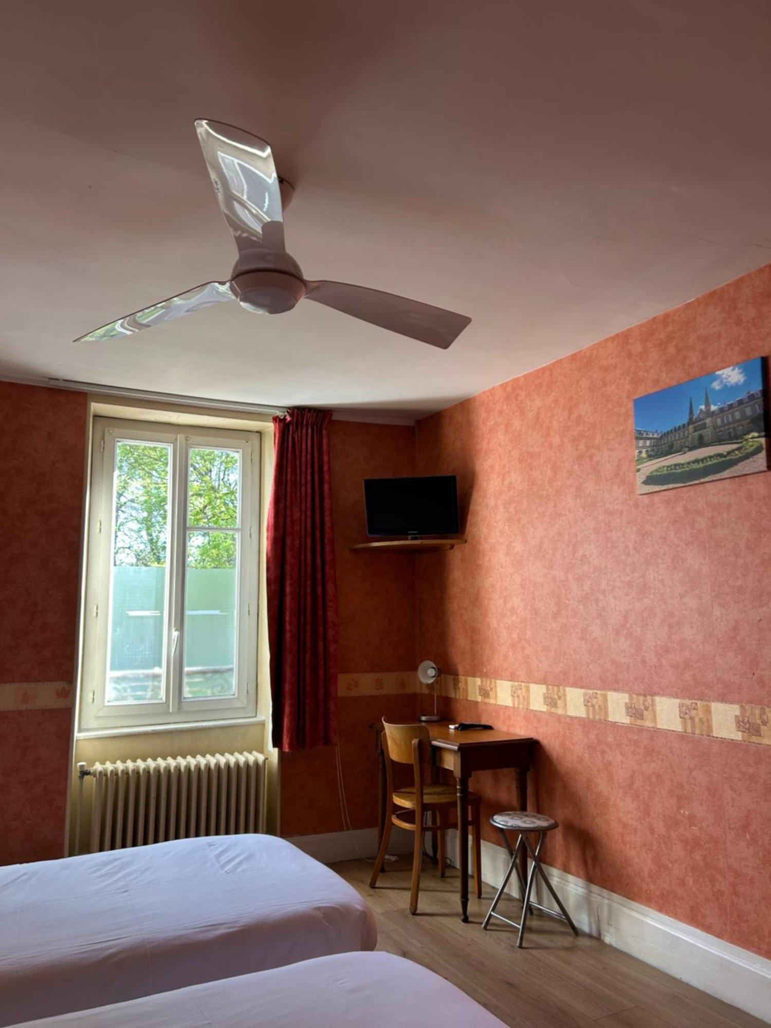 Hotel Des Ducs Nevers Exterior photo